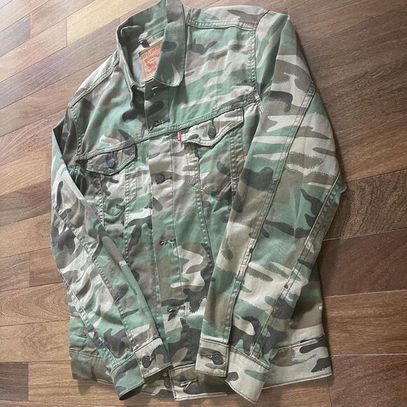 Levi's Women's Camouflage Button Jacket - Picture 1 of 3